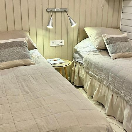 Lilla Huset Bed & Breakfast - Countryside Guesthouse, Free Parking Όρεμπρο Εξωτερικό φωτογραφία